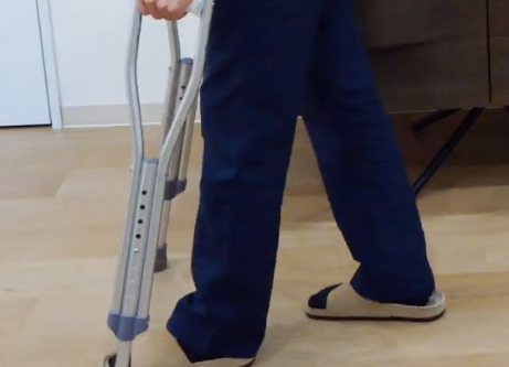 松葉杖の使い方のポイントを動画でわかりやすく解説【理学療法士監修】