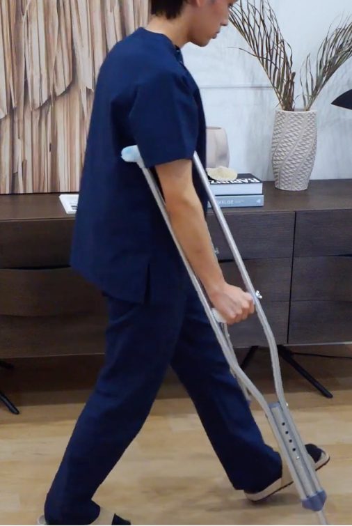 松葉杖の使い方のポイントを動画でわかりやすく解説【理学療法士監修】