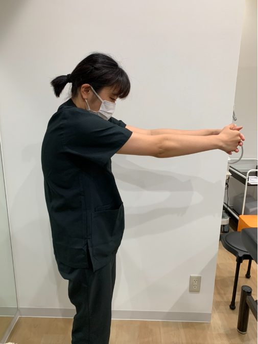 肩こりの原因は首・肩甲骨まわりの筋肉の疲労？P C作業の人要注意！