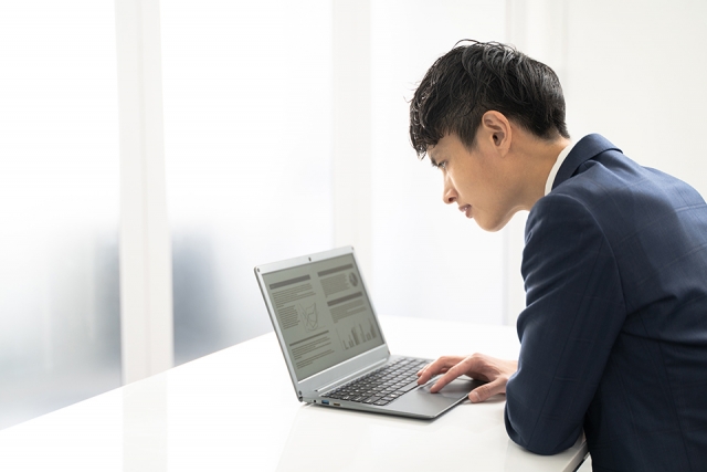 巻き型を解消する方法！ 整形外科での姿勢改善と運動療法とは？