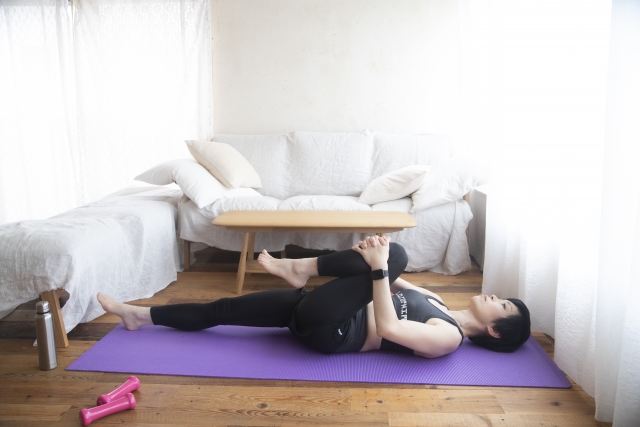 変形性膝関節症に効果的なストレッチ5選！簡単な運動から始めよう