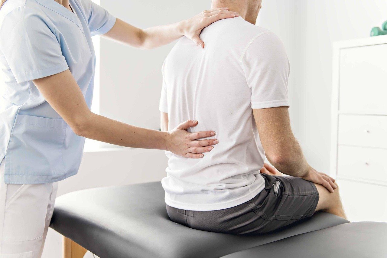 肩の痛みは病気のサイン？要注意な症状と判断基準